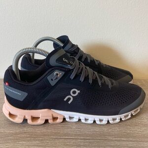 On Cloud running shoes, size 6 1/2